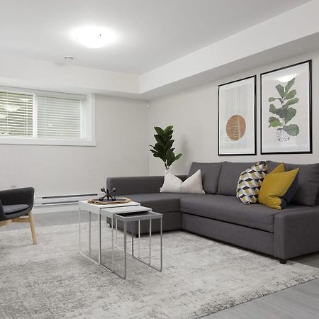 Вилла Tastefully Furnished And Newly Updated 2 Bd Central Lynn Valley Северный Ванкувер Экстерьер фото