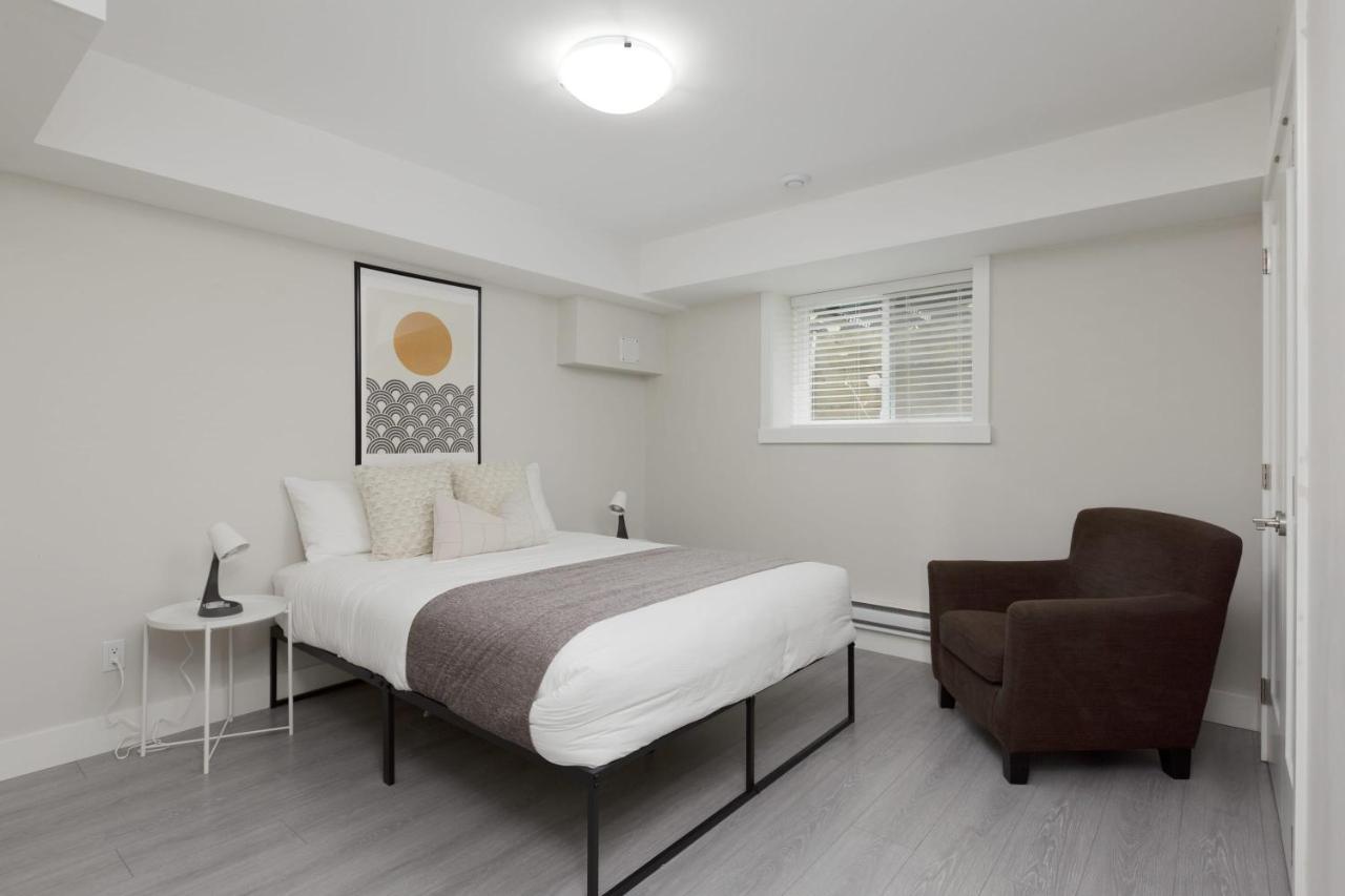 Вилла Tastefully Furnished And Newly Updated 2 Bd Central Lynn Valley Северный Ванкувер Экстерьер фото